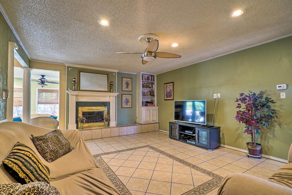 Home In El Paso With BBQ, 4 Mi To Sunland Park! - thumb 2