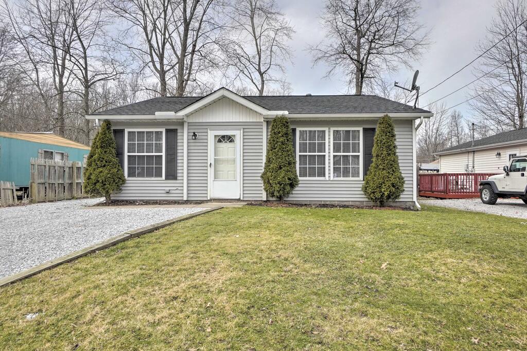 Home With Private Yard - Walk To Lake Erie! - thumb 0