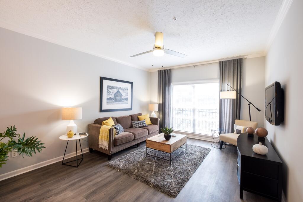 Hope St Downtown Luxury 30 Day Rental - thumb 3
