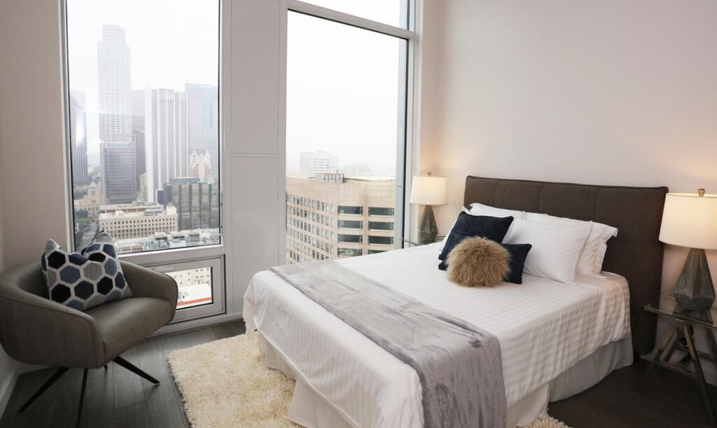 Hope St Downtown Luxury 30 Day Rental - thumb 0