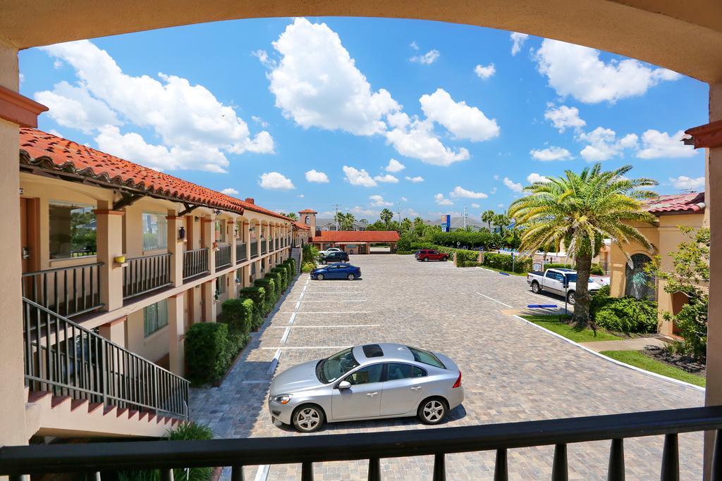 La Fiesta Ocean Inn & Suites - thumb 1