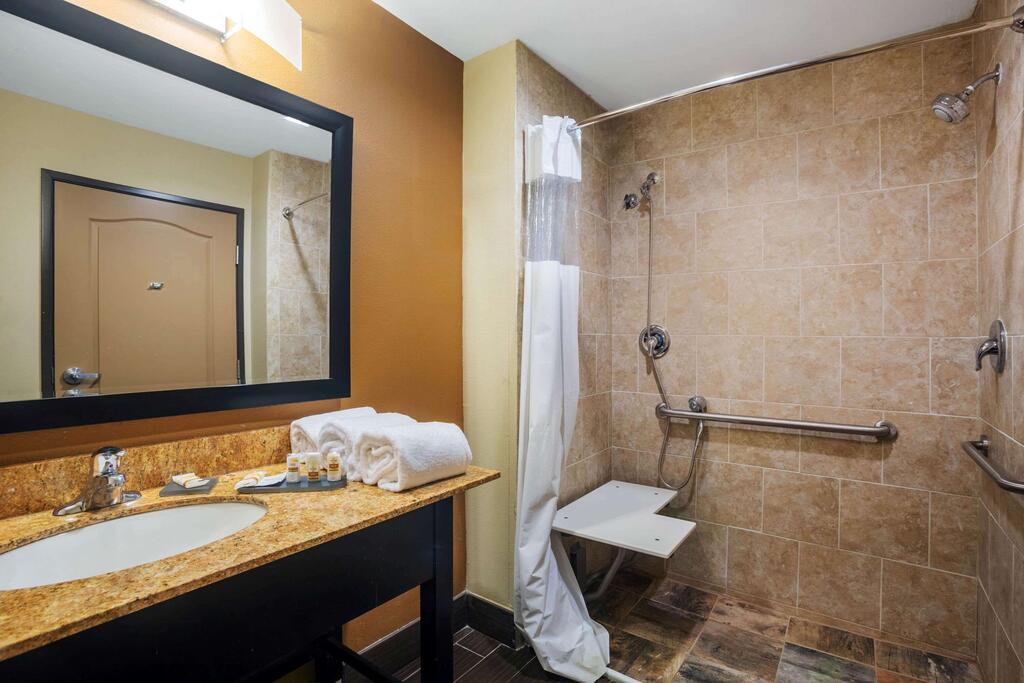 La Quinta By Wyndham Beeville - thumb 1