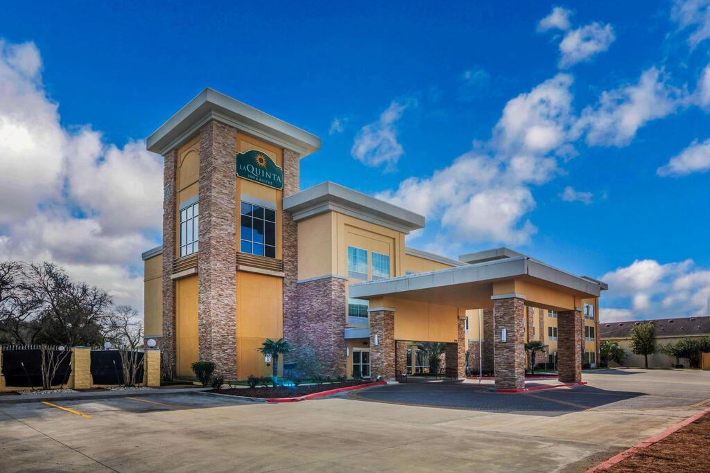 La Quinta By Wyndham Beeville - thumb 0