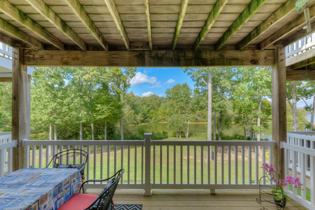 Lake Front Getaway - thumb 2