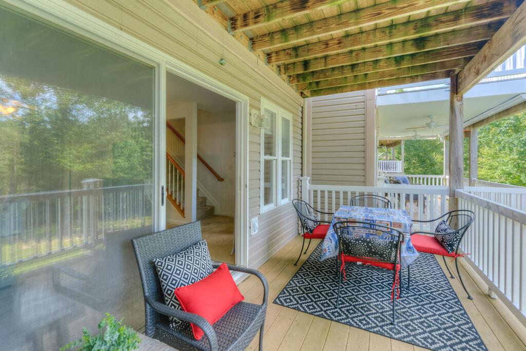 Lake Front Getaway - thumb 1