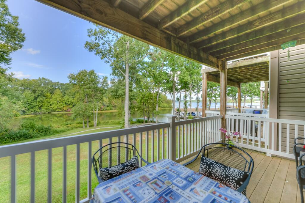 Lake Front Getaway - thumb 3