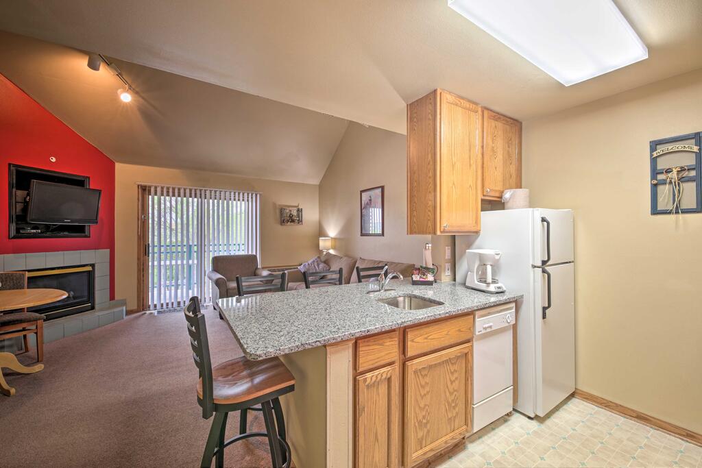 Lake Geneva Resort Condo, Walk To Waterfront! - thumb 3