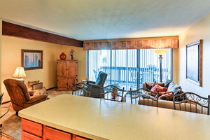 Lakeside Port Clinton Condo With Pool Access And View!