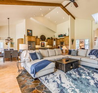 Lavish Retreat - Dual Living Areas & Golf Views home - Accommodation Ohio