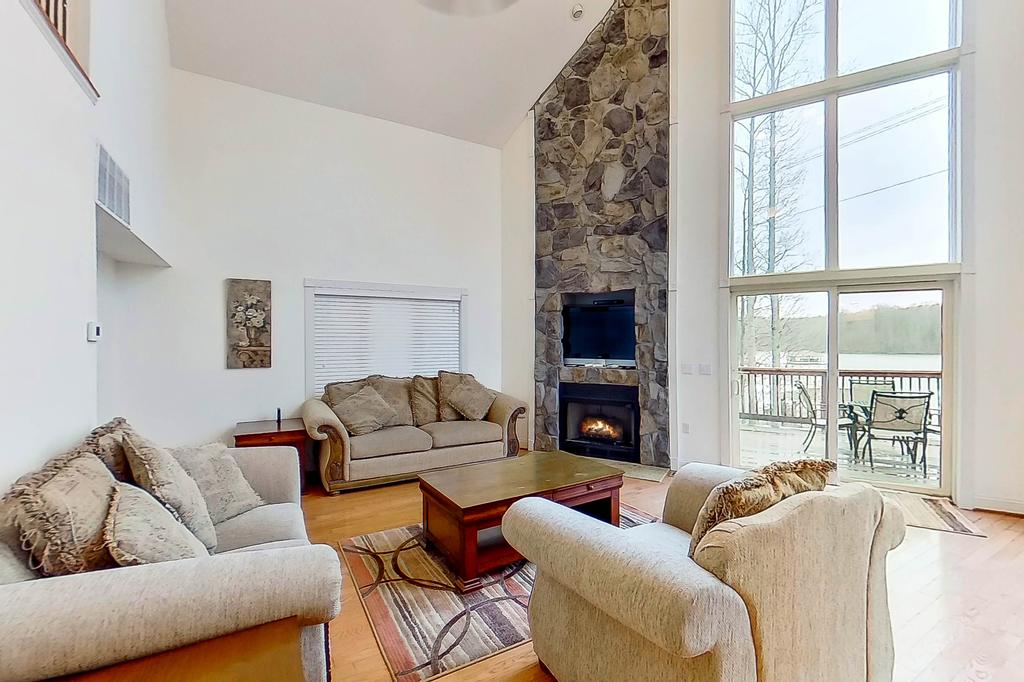 Lazy Lakeside Lagoon - 4 Bed 3 Bath Vacation Home In Bumpass - thumb 1