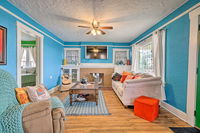 Lively Home with Front Porch Walk to Trails Accommodation Ohio