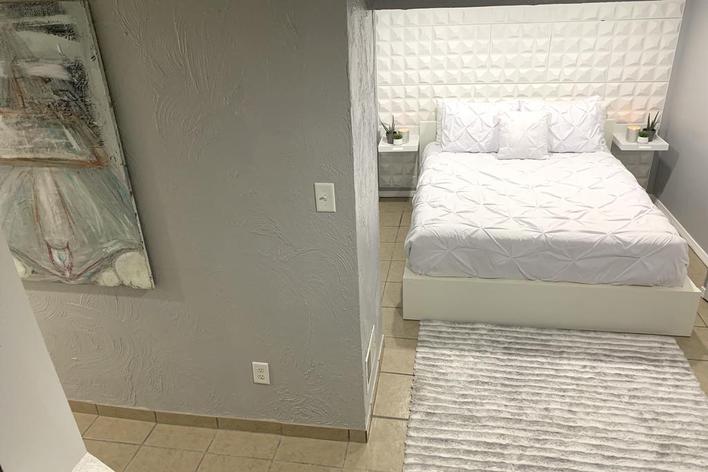 Lower Level Guest Suite With Private Entrance - thumb 1