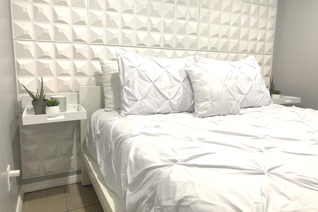 Lower Level Guest Suite With Private Entrance - thumb 0