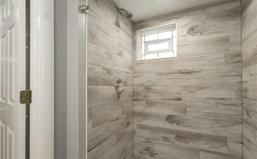 Lower Level Guest Suite With Private Entrance - thumb 2