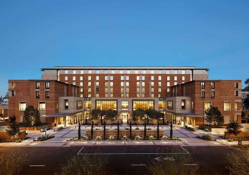 Luskin Hotel And Conference Center - thumb 1