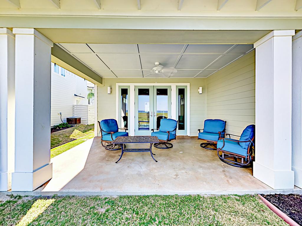 Luxe Waterfront Home W/ Pool, Fire Pit & Bay View - thumb 1