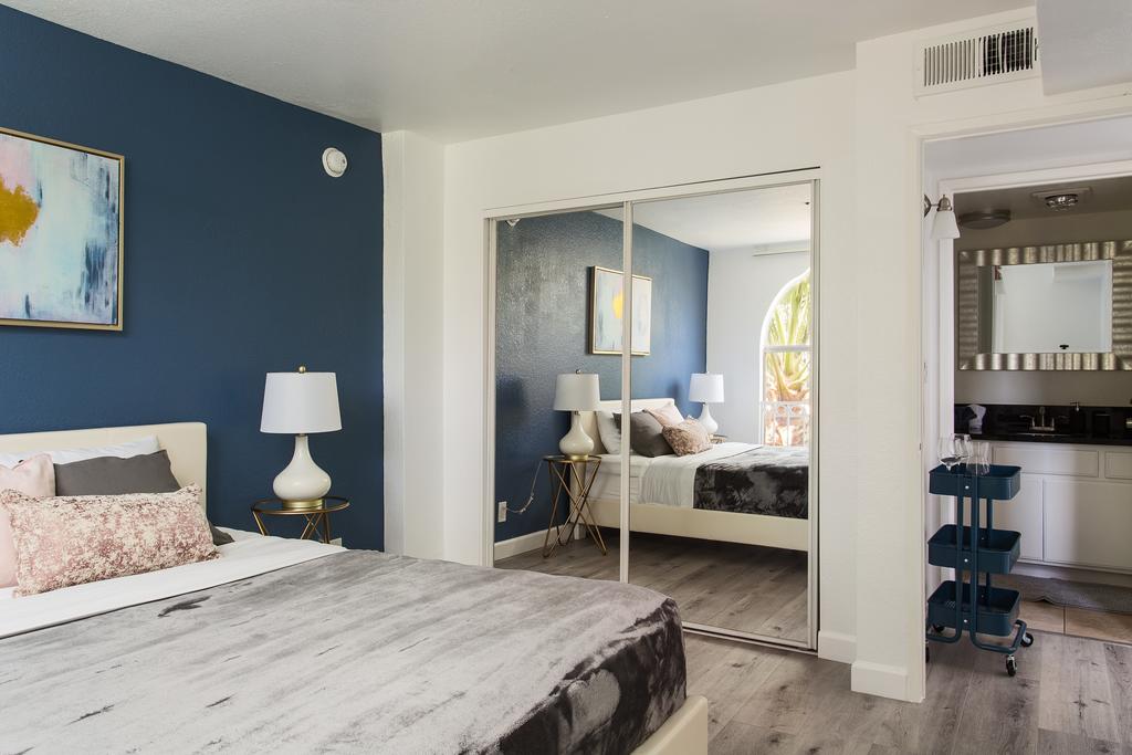 Luxurious Hollywood 2BD Suites - thumb 2
