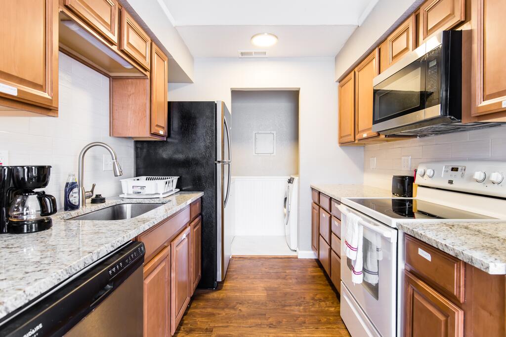 Luxury Furnished Condo In North Dallas - thumb 2