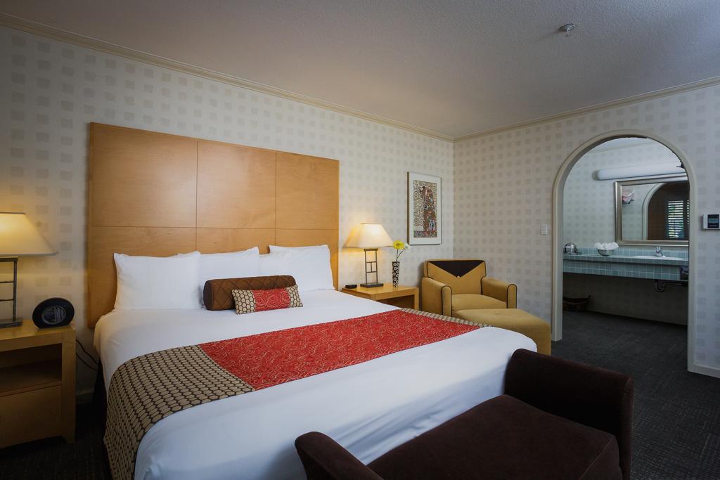 Menlo Park Inn - thumb 3