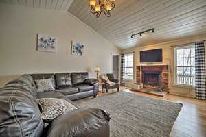 Millersburg Home With Sweeping Views In Amish Area!