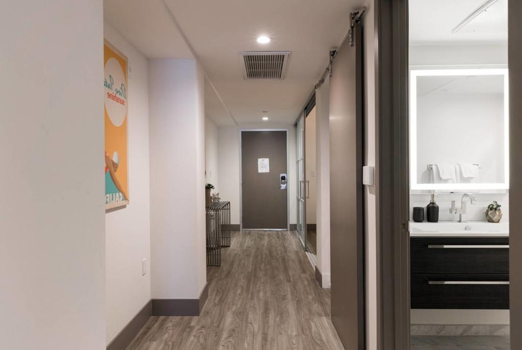 Modern & Spacious 2-Bedroom DTLA - thumb 1