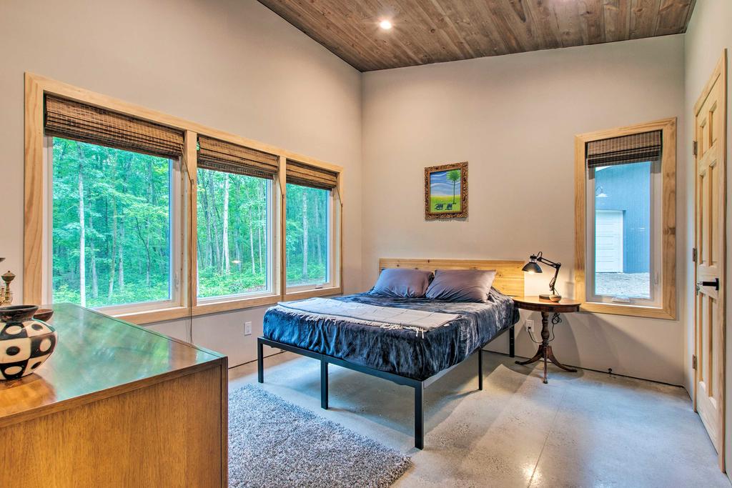 Modern Home - 3 Mi To Fennville, 9 Mi To Lake - thumb 0