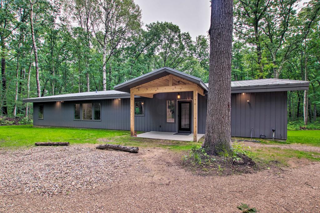 Modern Home - 3 Mi To Fennville, 9 Mi To Lake - thumb 3