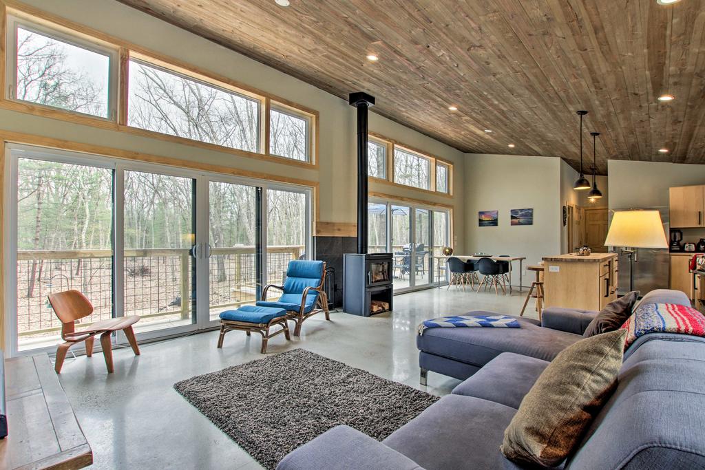 Modern Home - 3 Mi To Fennville, 9 Mi To Lake - thumb 1