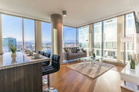 Modern New 2 Bedroom Apartment The Best LA Views Accommodation Ohio