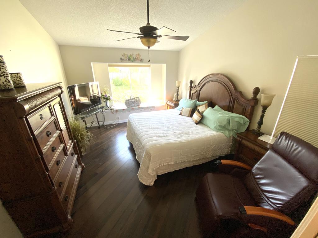 Modern Pool Home - thumb 1