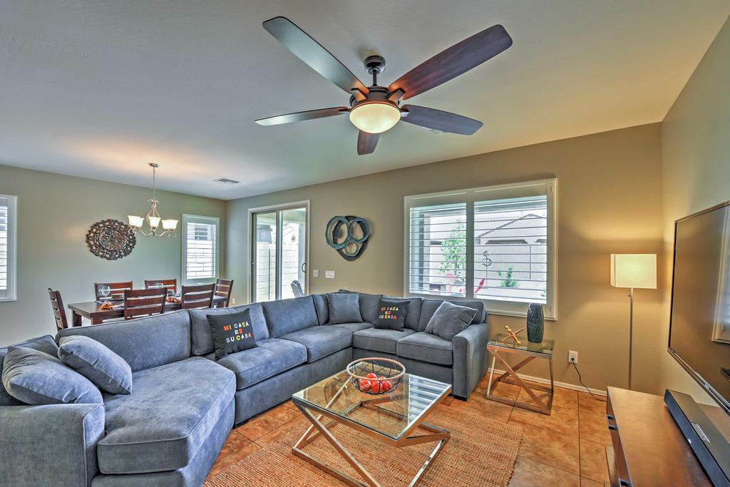 Modern San Tan Valley Family Home With Community Pool - thumb 2