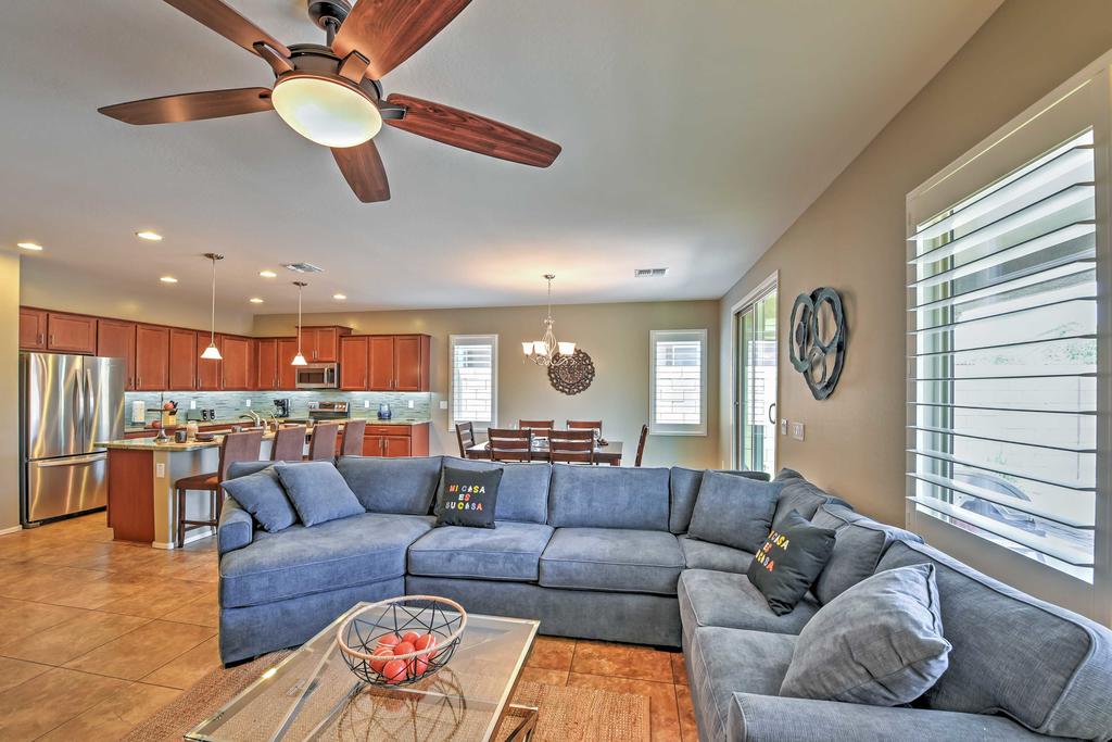 Modern San Tan Valley Family Home With Community Pool - thumb 3