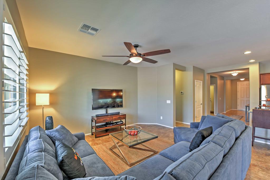 Modern San Tan Valley Family Home With Community Pool - thumb 1