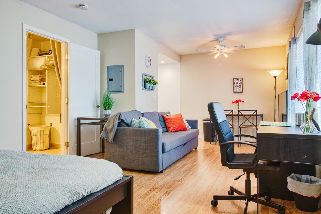 Modern Studio 10 Minutes Away From G00gle - thumb 0