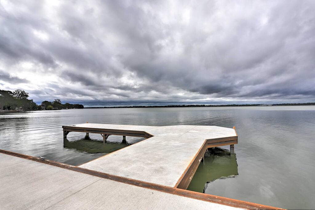Modern Waterfront Home With Patio, Fire Pit & Dock - thumb 2