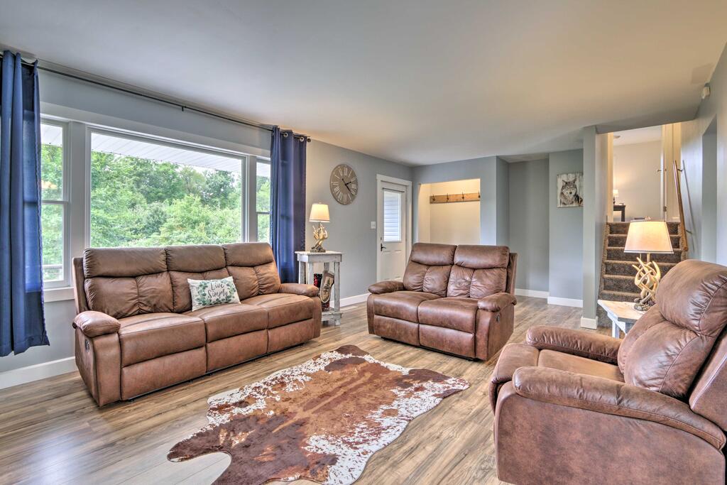 Modern Zanesville Home With Deck & Spacious Yard - thumb 3