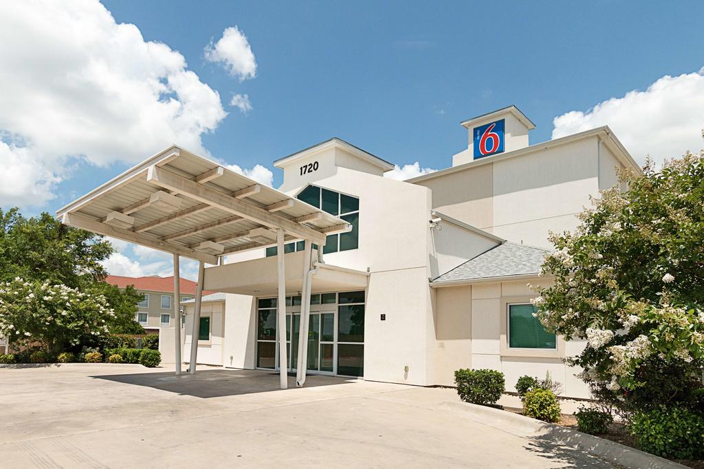 Motel 6-Cleburne, TX - thumb 0