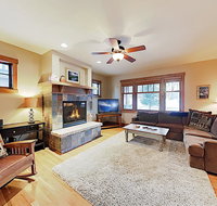 New Listing! Modern Mountain Retreat w/ Hot Tub cottage - Accommodation Ohio