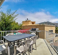 NEW-Updated Avalon Home w/Mtn Views, Walk to Coast - Accommodation Ohio