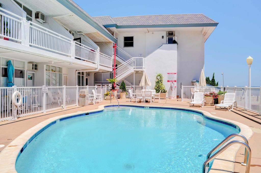 Oceanfront Virginia Beach Studio With Community Pool - thumb 2