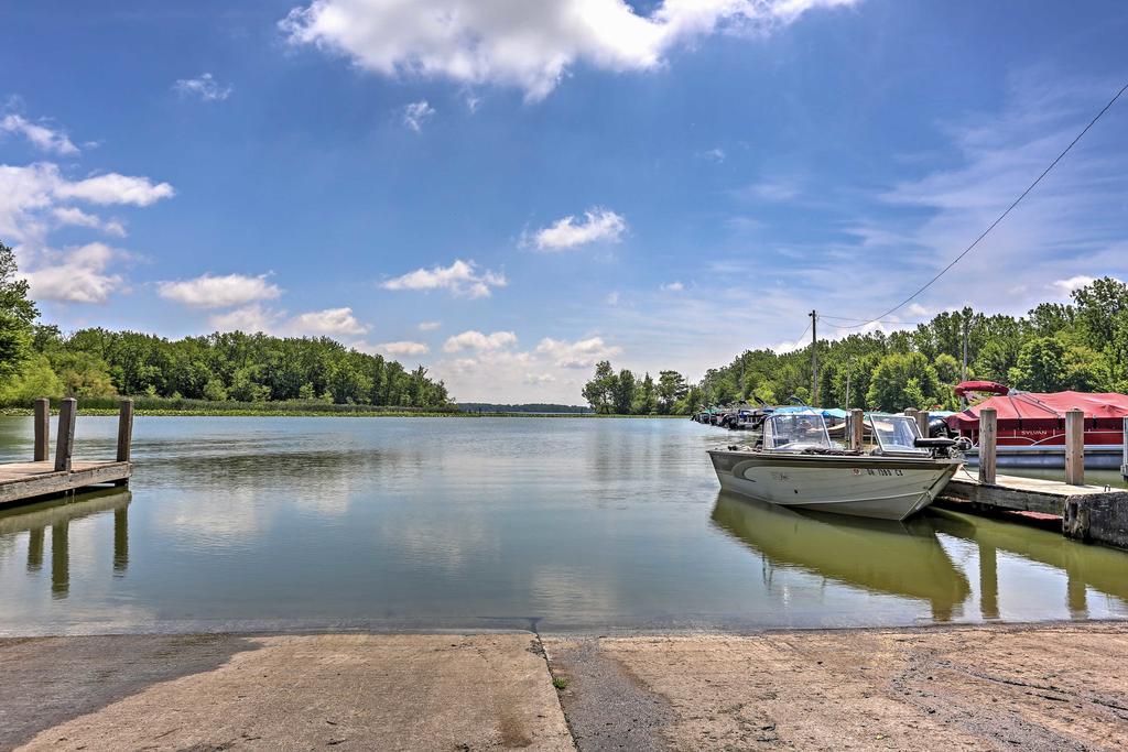 OPEN YEAR ROUND! 2BR Lakeview Home Steps To Marina - thumb 2