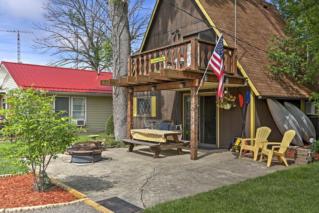OPEN YEAR ROUND! 2BR Lakeview Home Steps To Marina - thumb 1