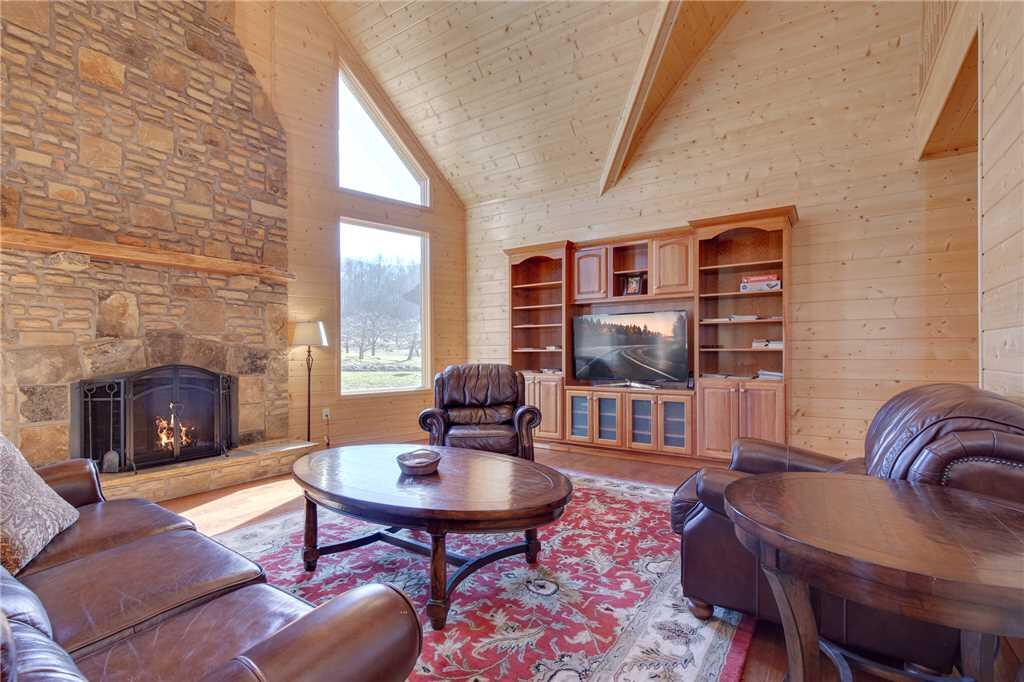 Orchard Hideaway, 3 Bedrooms, Fireplace, WiFi, Gas Grill, Sleeps 6 - thumb 2