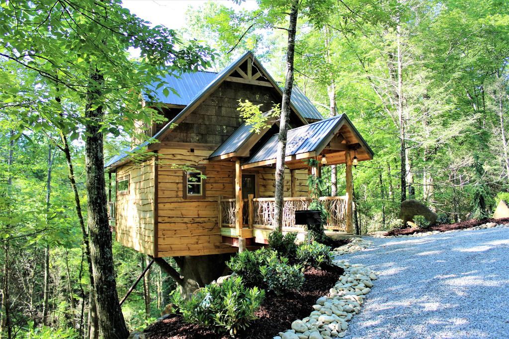 Out On A Limb (Treehouse) Cabin - thumb 0