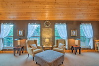 Peaceful Monument Cottage  12 Mi to Air Force Accommodation Ohio