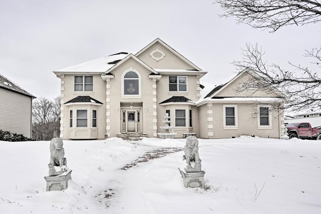 Pet-Friendly Woodbury Home With Deck - Near MPLS - thumb 0
