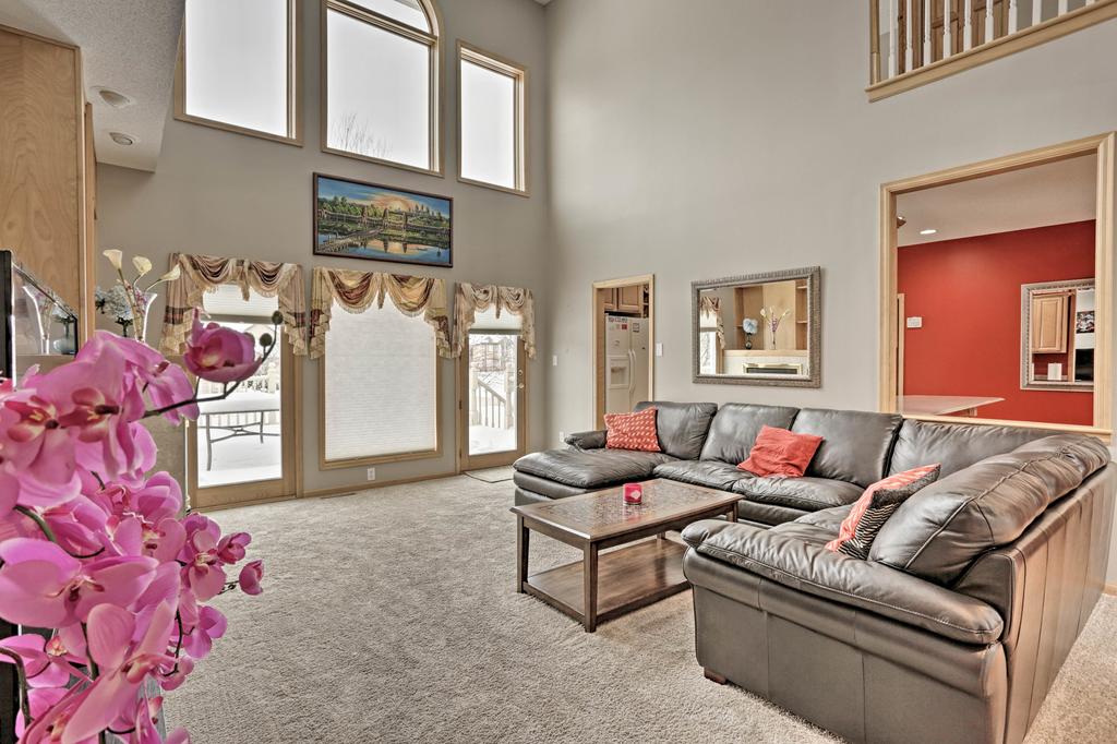 Pet-Friendly Woodbury Home With Deck - Near MPLS - thumb 1