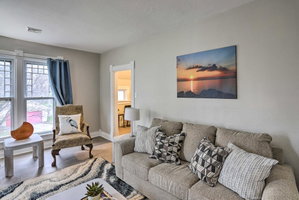 Port Clinton Getaway - Walk To Beach & Restaurants