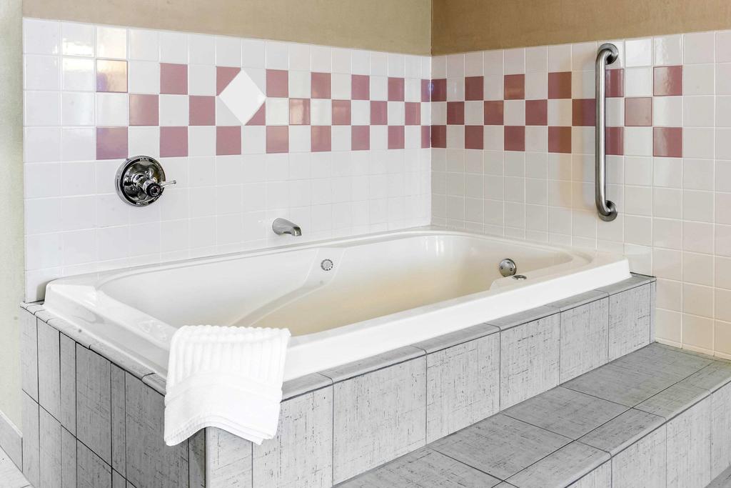 Quality Inn - thumb 2
