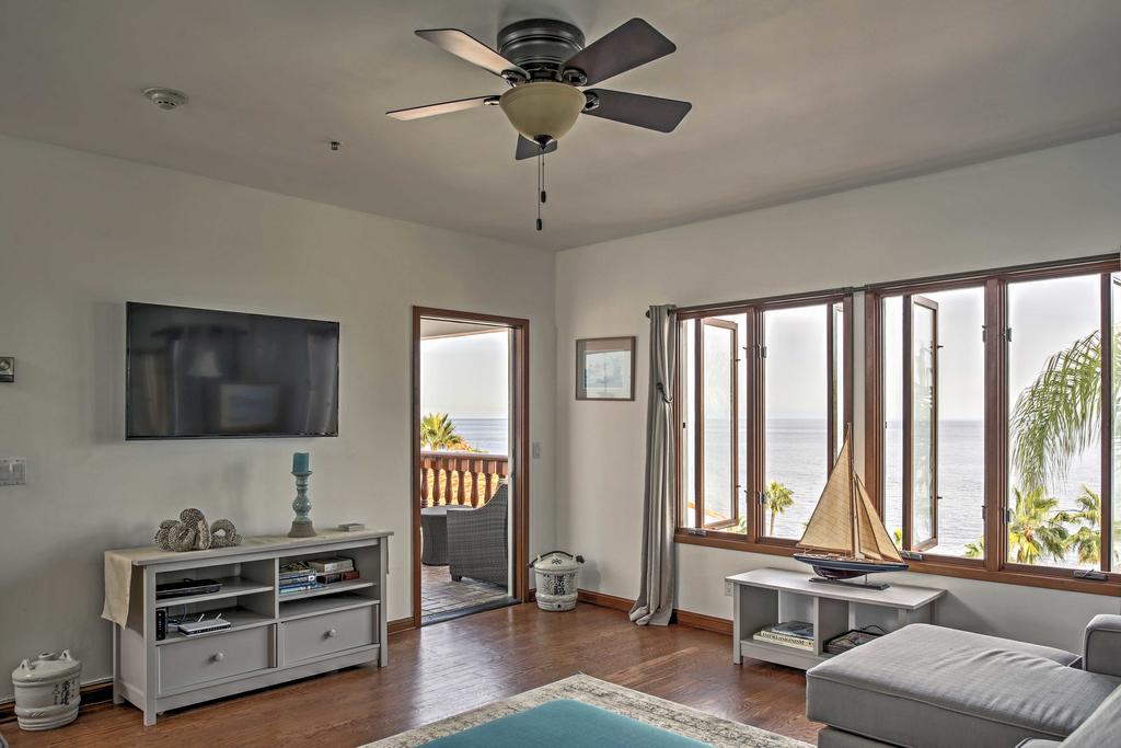 Quiet Avalon Getaway Villa With Ocean View And Balcony - thumb 3